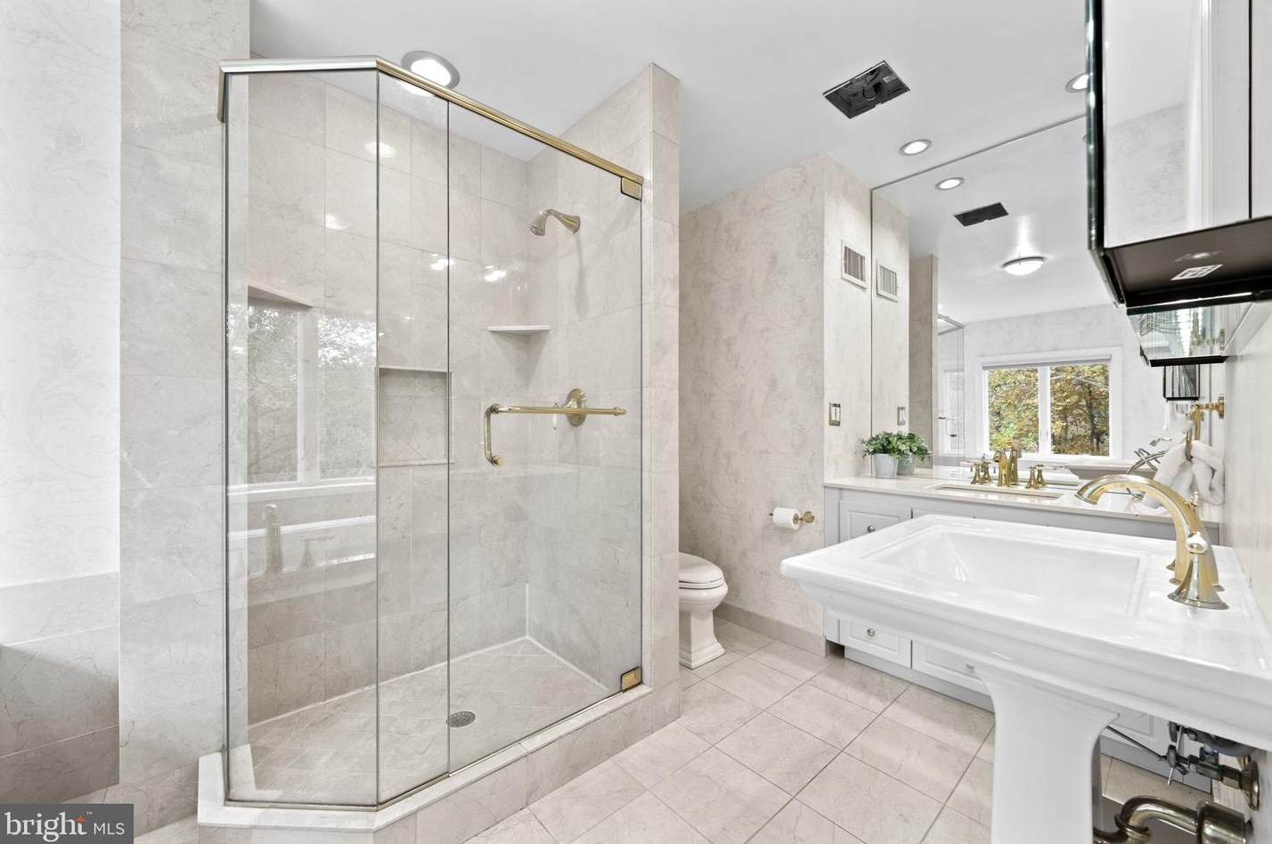 13324 Bondy Way, Gaithersburg MD  20878-2132 exterior