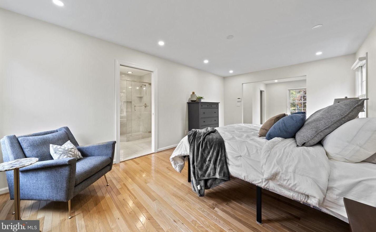 13324 Bondy Way, Gaithersburg MD  20878-2132 exterior