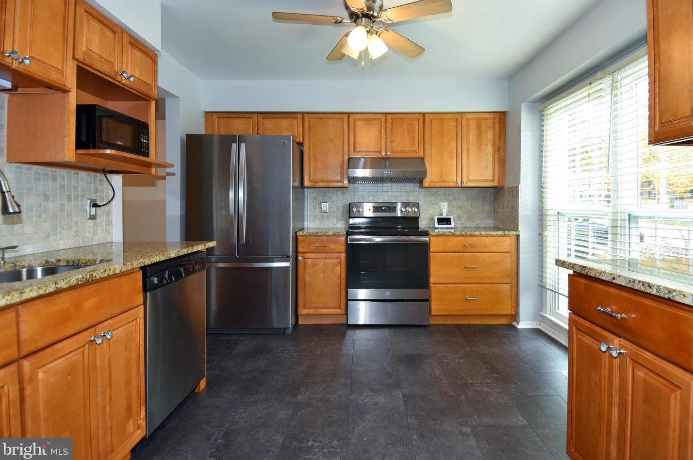 9909 Maple Leaf Dr, Gaithersburg MD  20886-1133 exterior