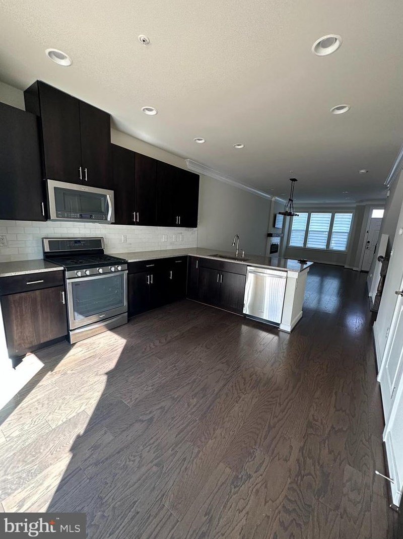 9754 Fields Rd, Gaithersburg MD  20878 exterior