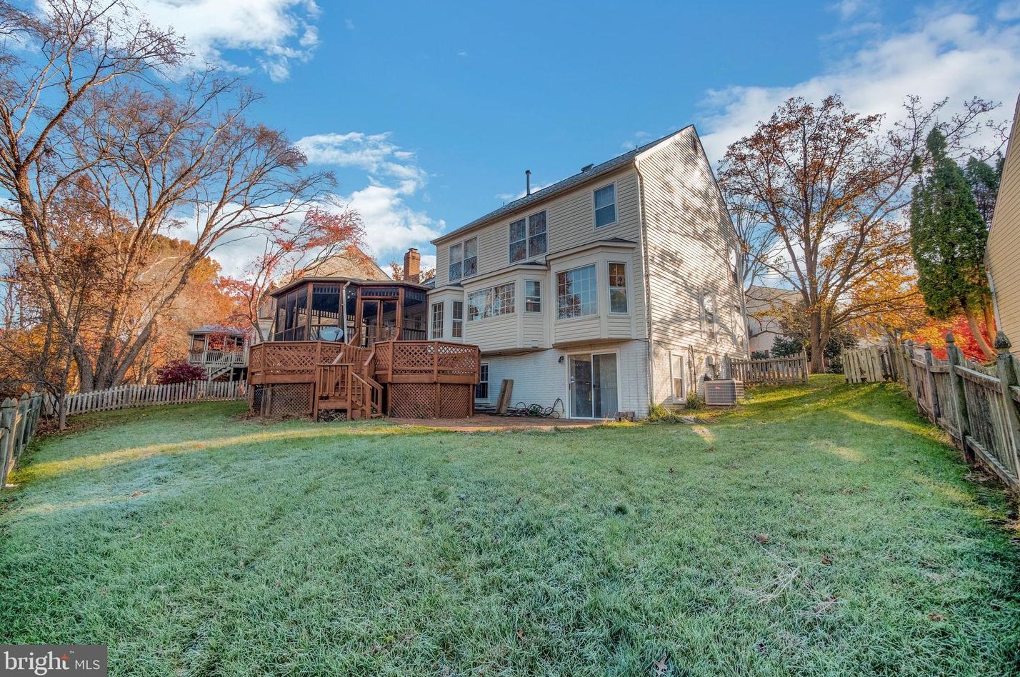 14524 Pebblewood Dr, Gaithersburg MD  20878-4311 exterior