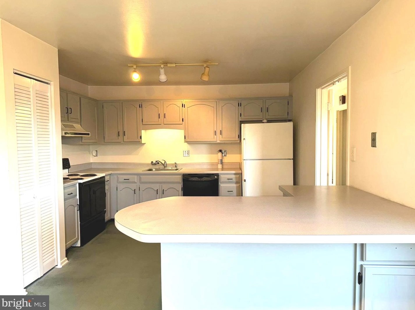 9509 Briar Glenn Way, Gaithersburg MD  20886-1330 exterior