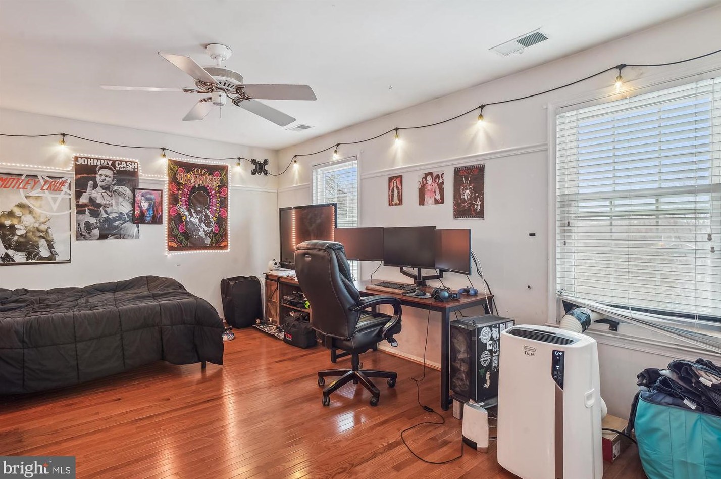 18520 Cape Jasmine Way, Gaithersburg MD  20879-4646 exterior