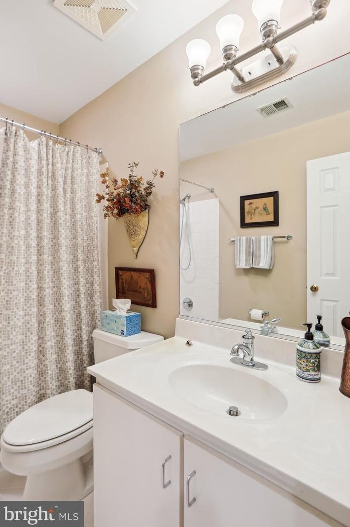 3 Bloomingdale Ct, Rockville MD 20852-5537 exterior