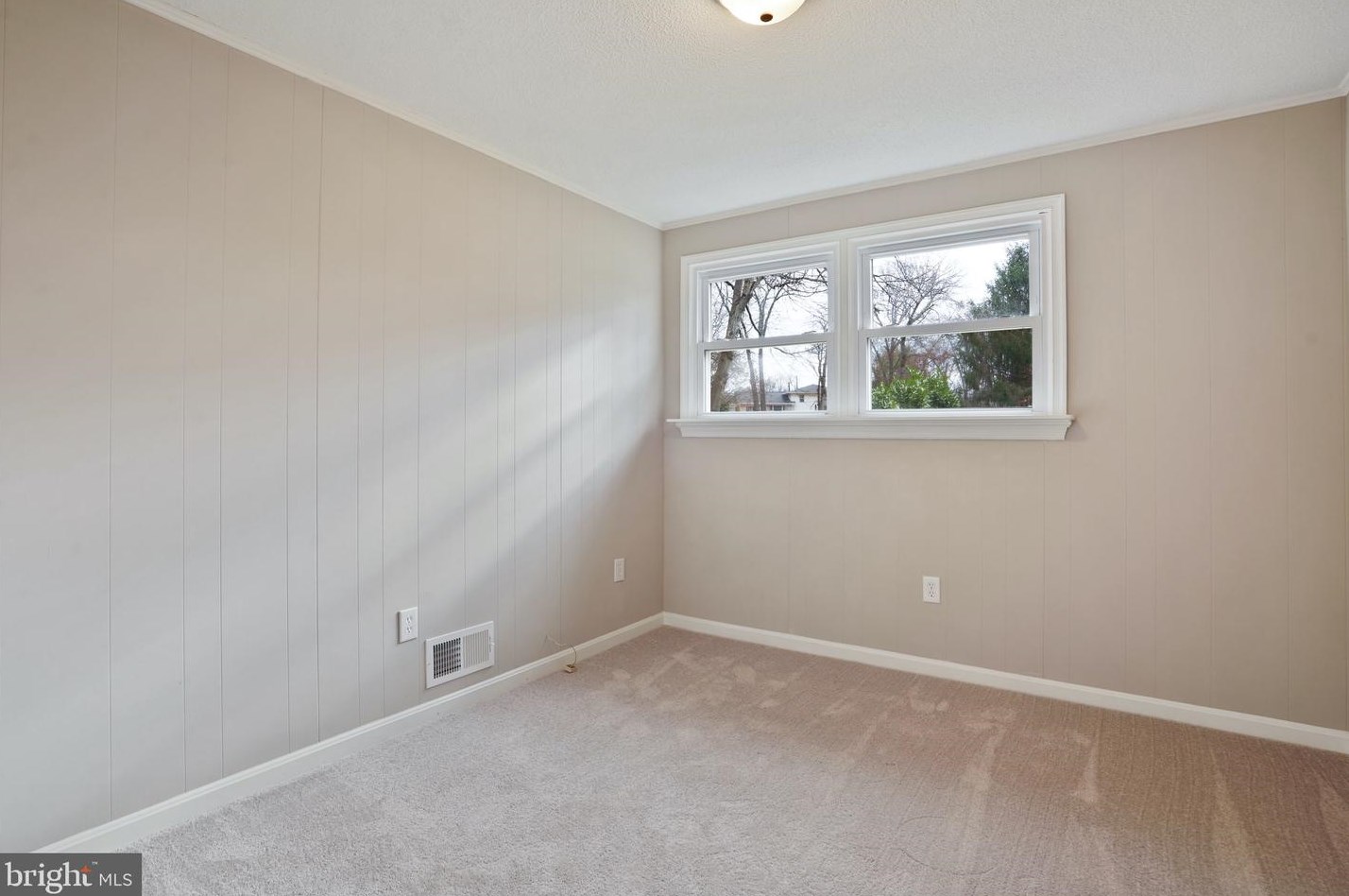 17613 Ml Crk Dr, Rockville MD 20855-1000 exterior