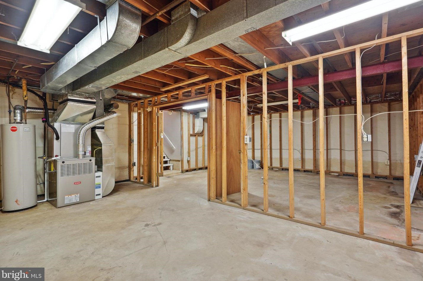 17613 Ml Crk Dr, Rockville MD 20855-1000 exterior