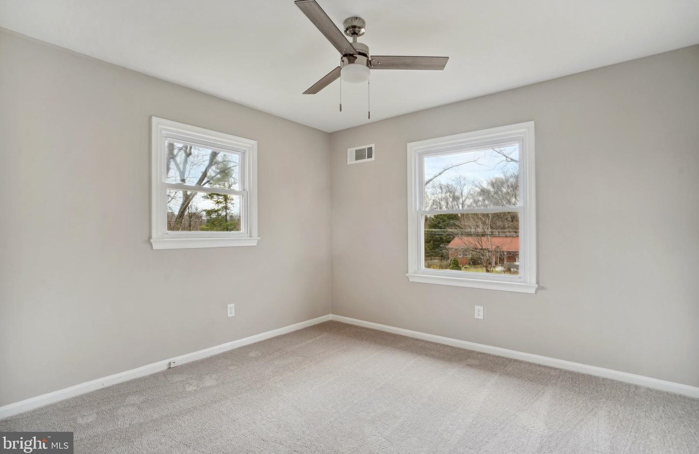 17613 Ml Crk Dr, Rockville MD 20855-1000 exterior