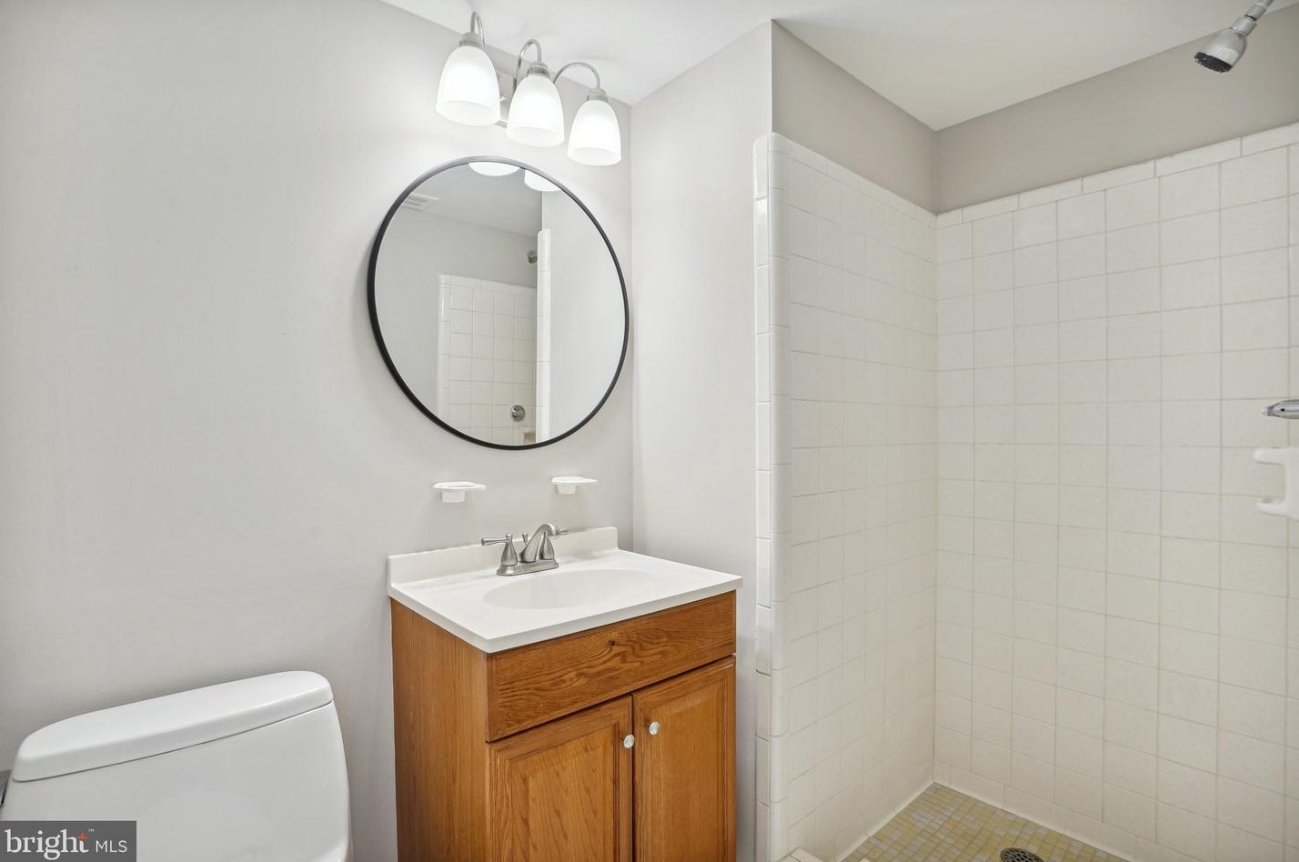 17613 Ml Crk Dr, Rockville MD 20855-1000 exterior