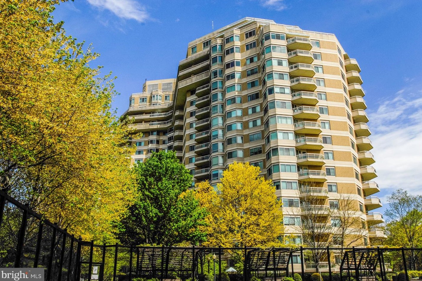 5600 Wisconsin Ave, Bethesda MD 20815-4405 exterior