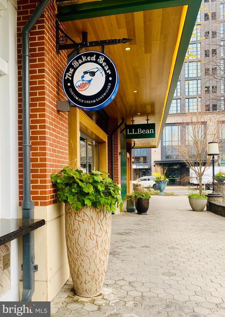 5800 Nicholson Ln, Rockville MD  20852-2988 exterior