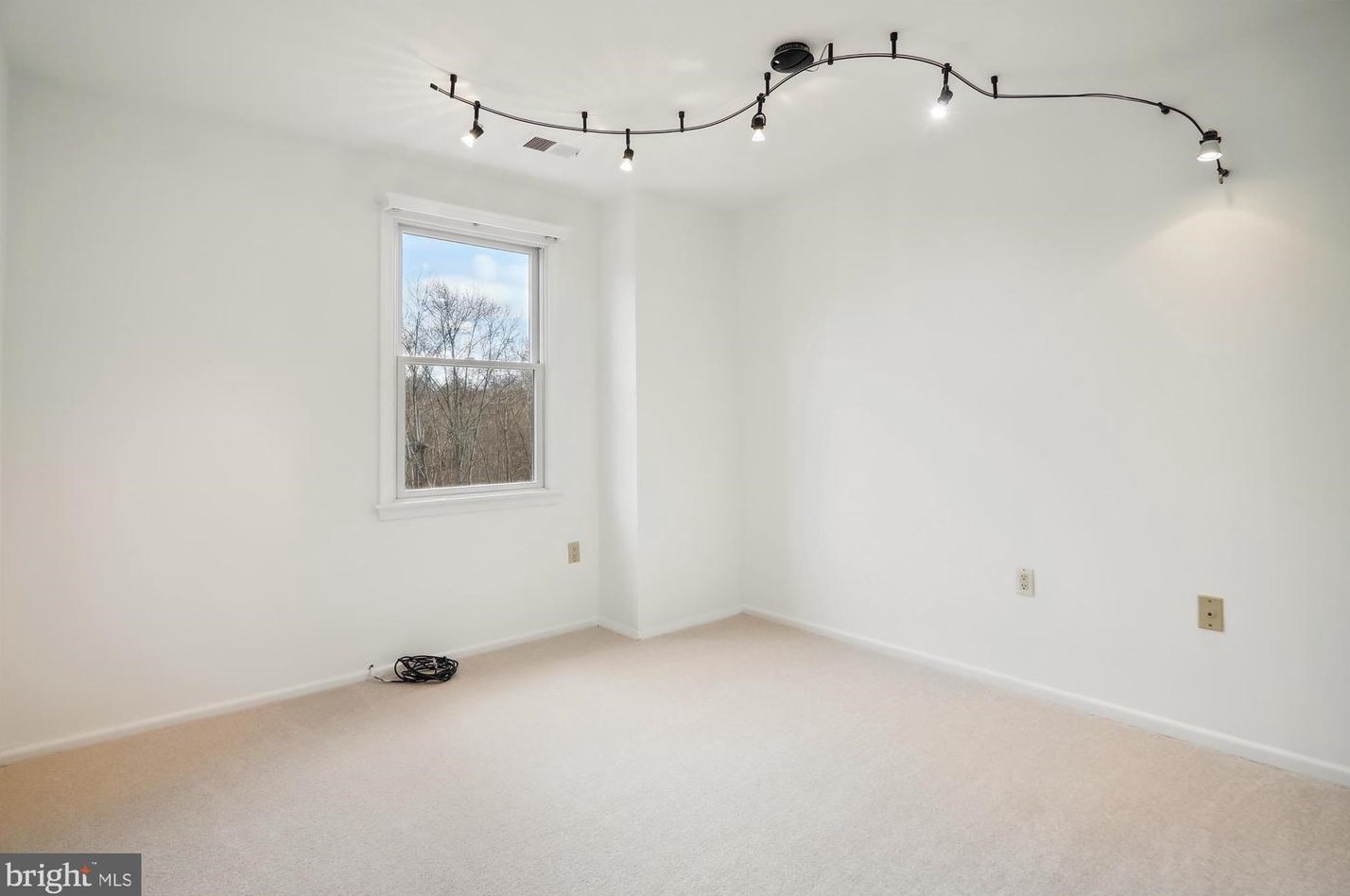 552 Monet Dr, Rockville MD 20850-3022 exterior