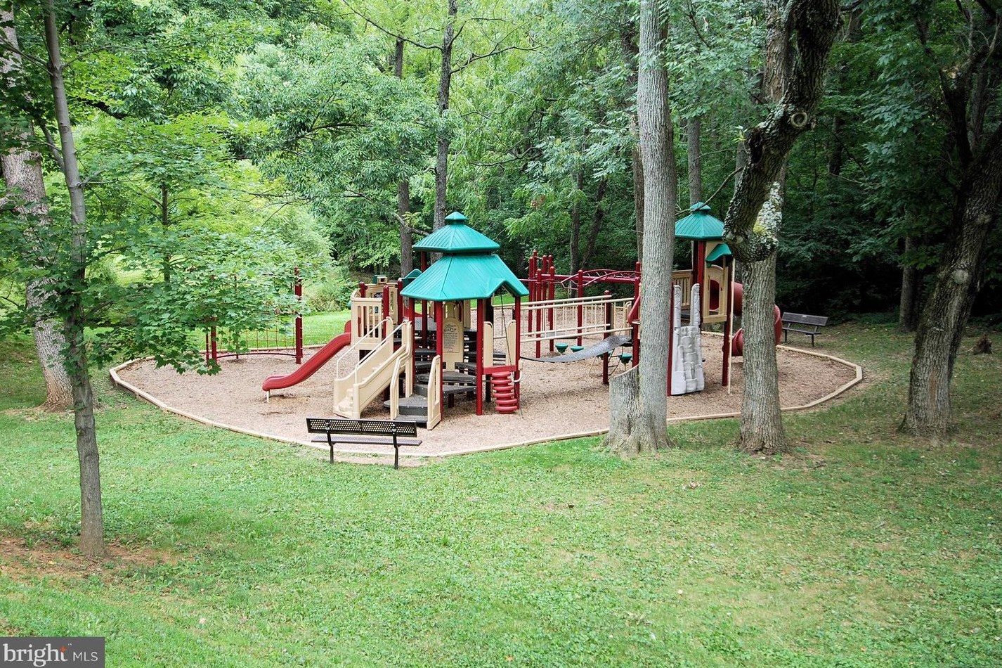 552 Monet Dr, Rockville MD 20850-3022 exterior