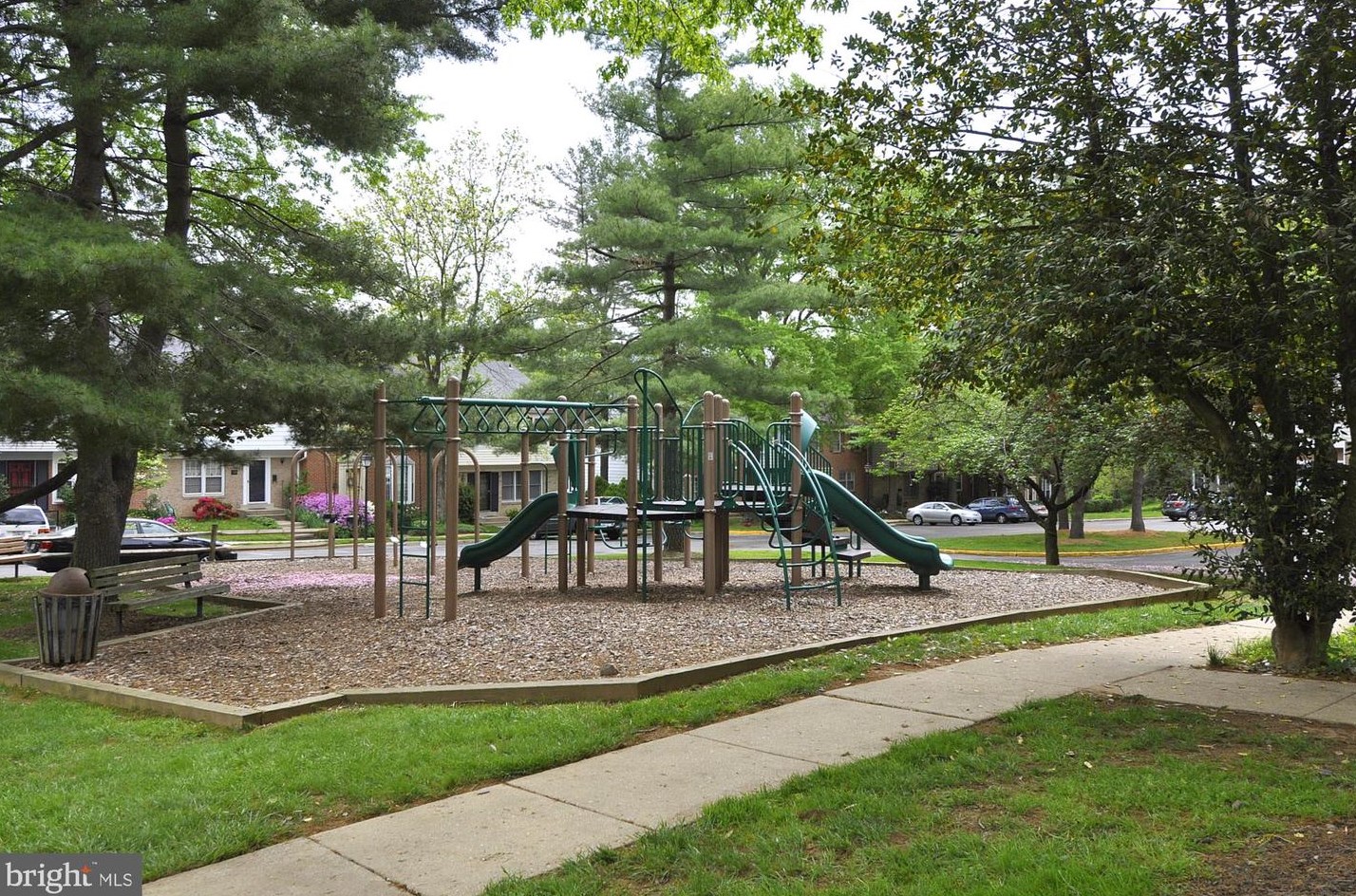 552 Monet Dr, Rockville MD 20850-3022 exterior