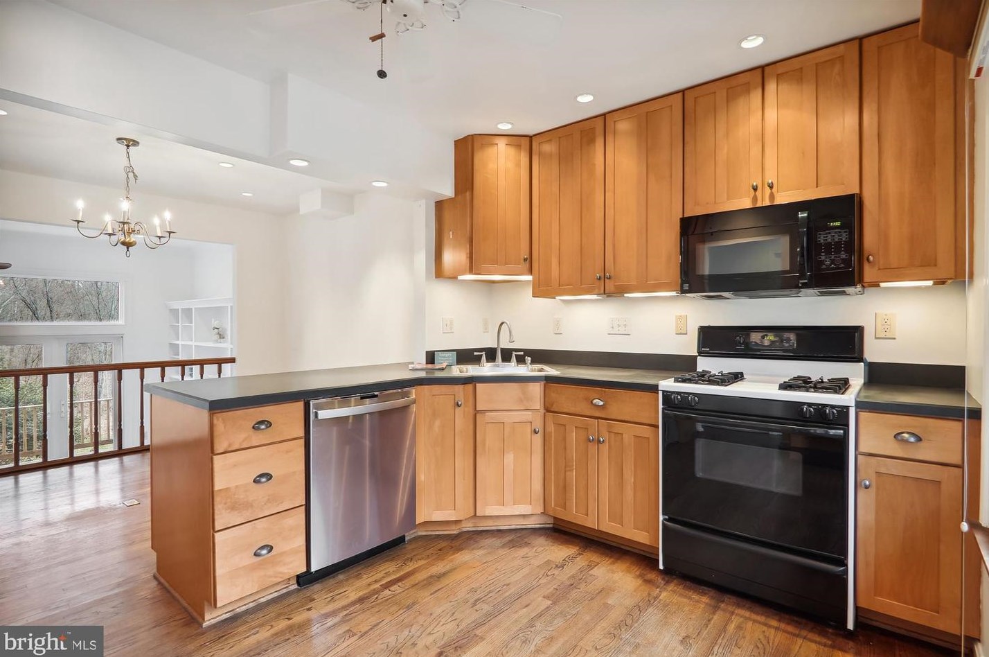 552 Monet Dr, Rockville MD 20850-3022 exterior