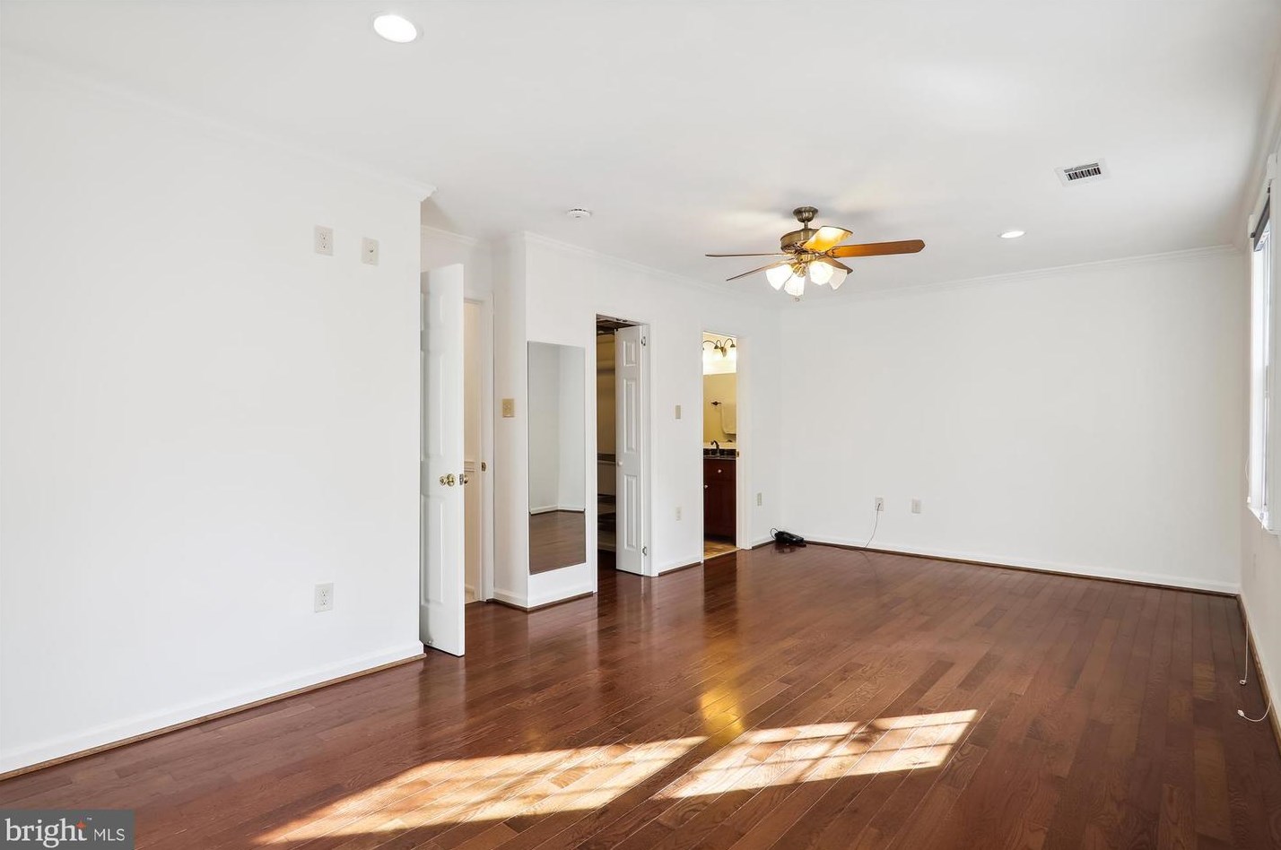 552 Monet Dr, Rockville MD 20850-3022 exterior