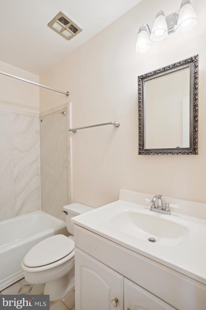 17 Redding Ridge Dr, Gaithersburg MD  20878-2625 exterior