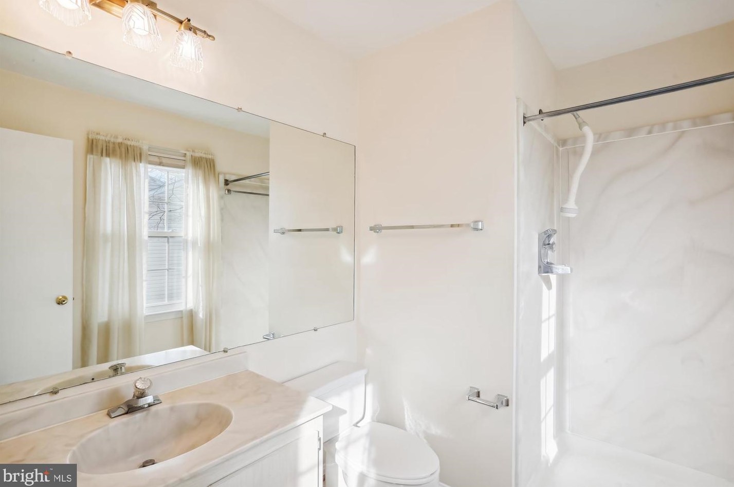 17 Redding Ridge Dr, Gaithersburg MD  20878-2625 exterior