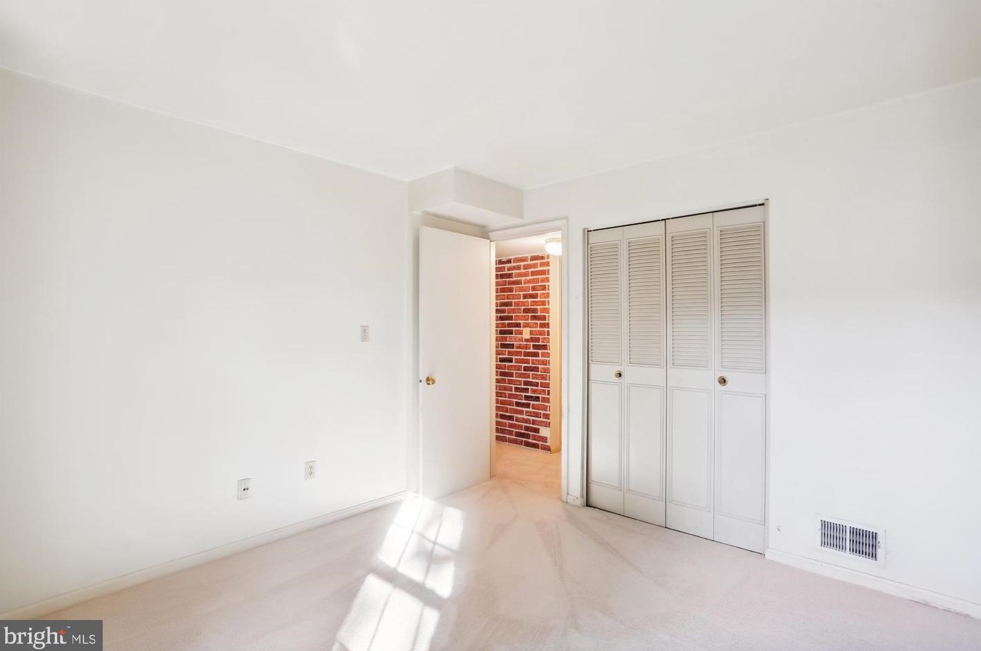 17 Redding Ridge Dr, Gaithersburg MD  20878-2625 exterior