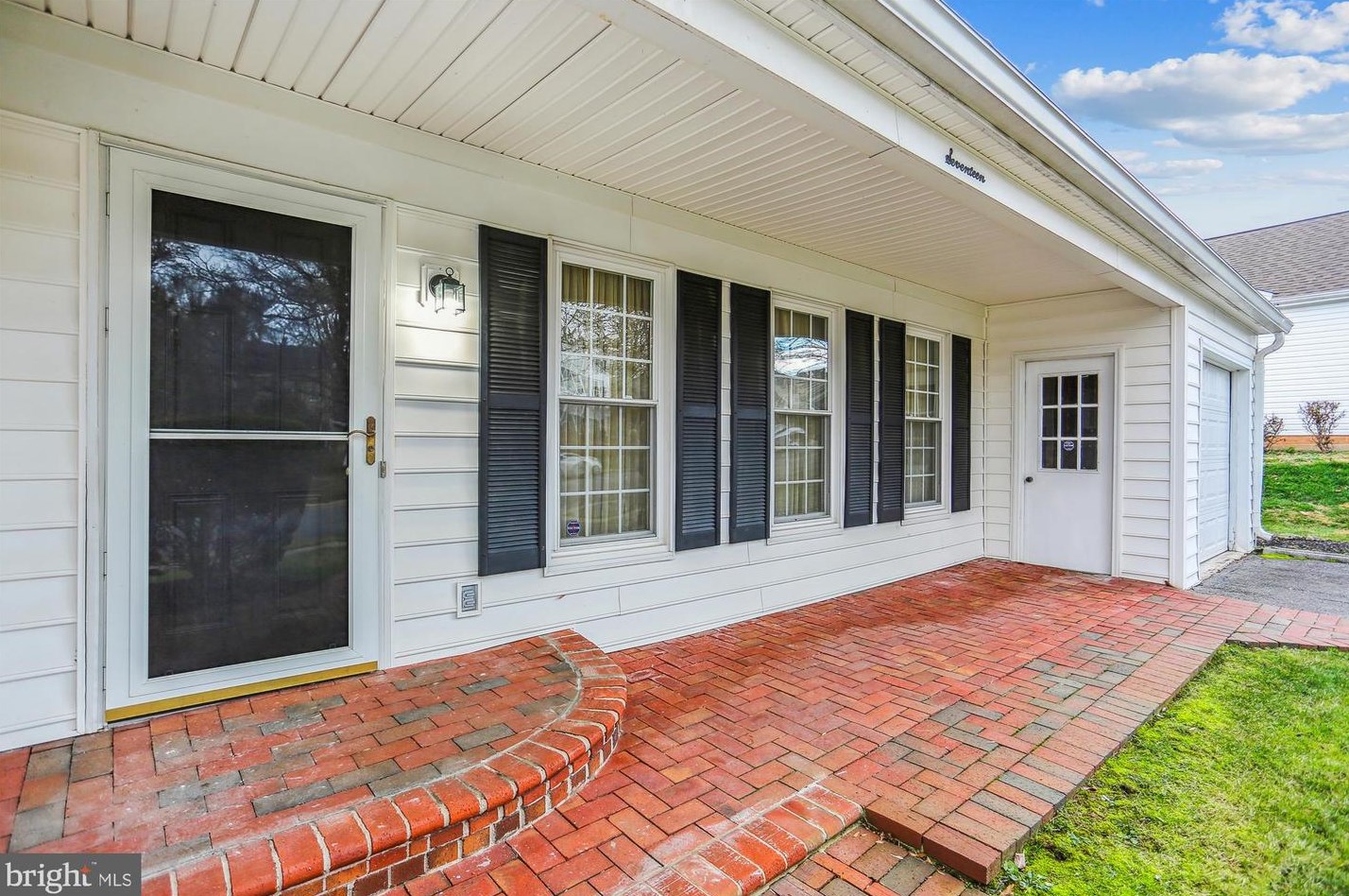 17 Redding Ridge Dr, Gaithersburg MD  20878-2625 exterior