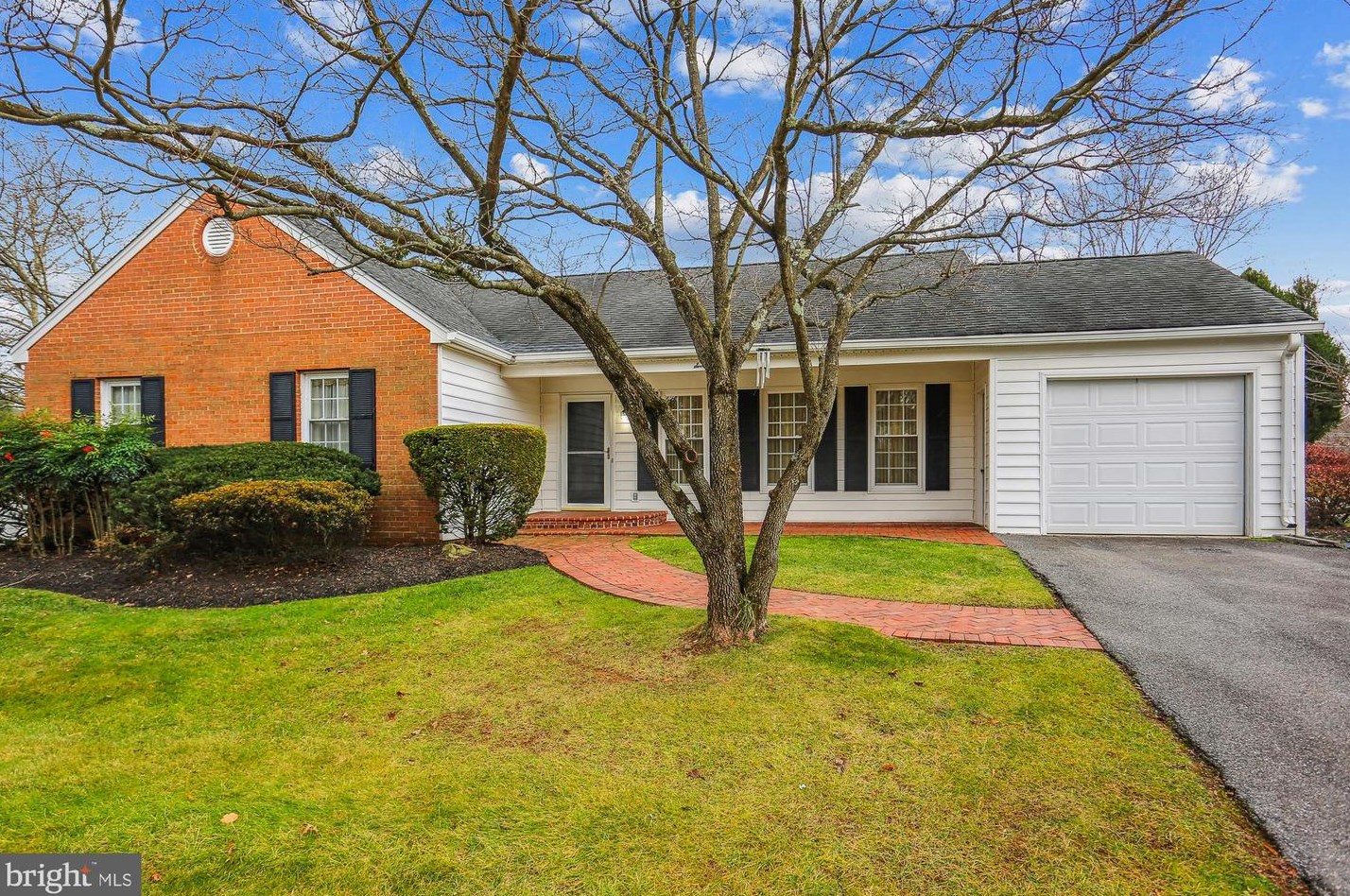 17 Redding Ridge Dr, Gaithersburg MD  20878-2625 exterior