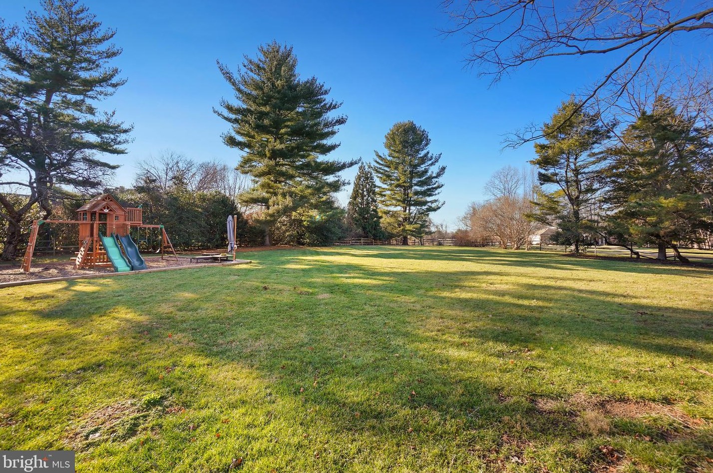 20910 Lochaven Ct, Gaithersburg MD  20882-4467 exterior