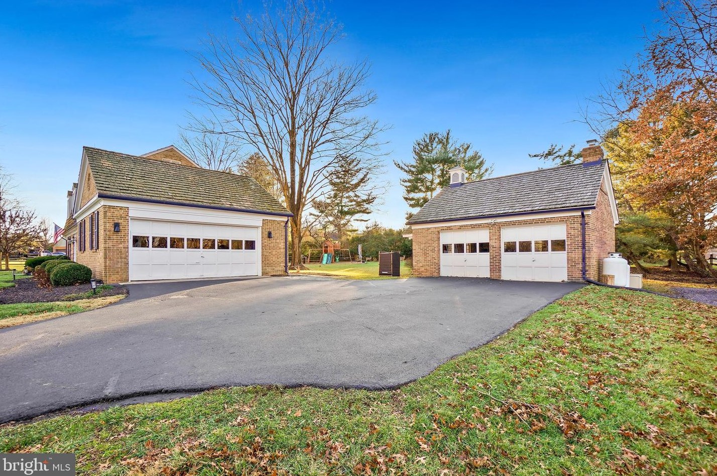 20910 Lochaven Ct, Gaithersburg MD  20882-4467 exterior