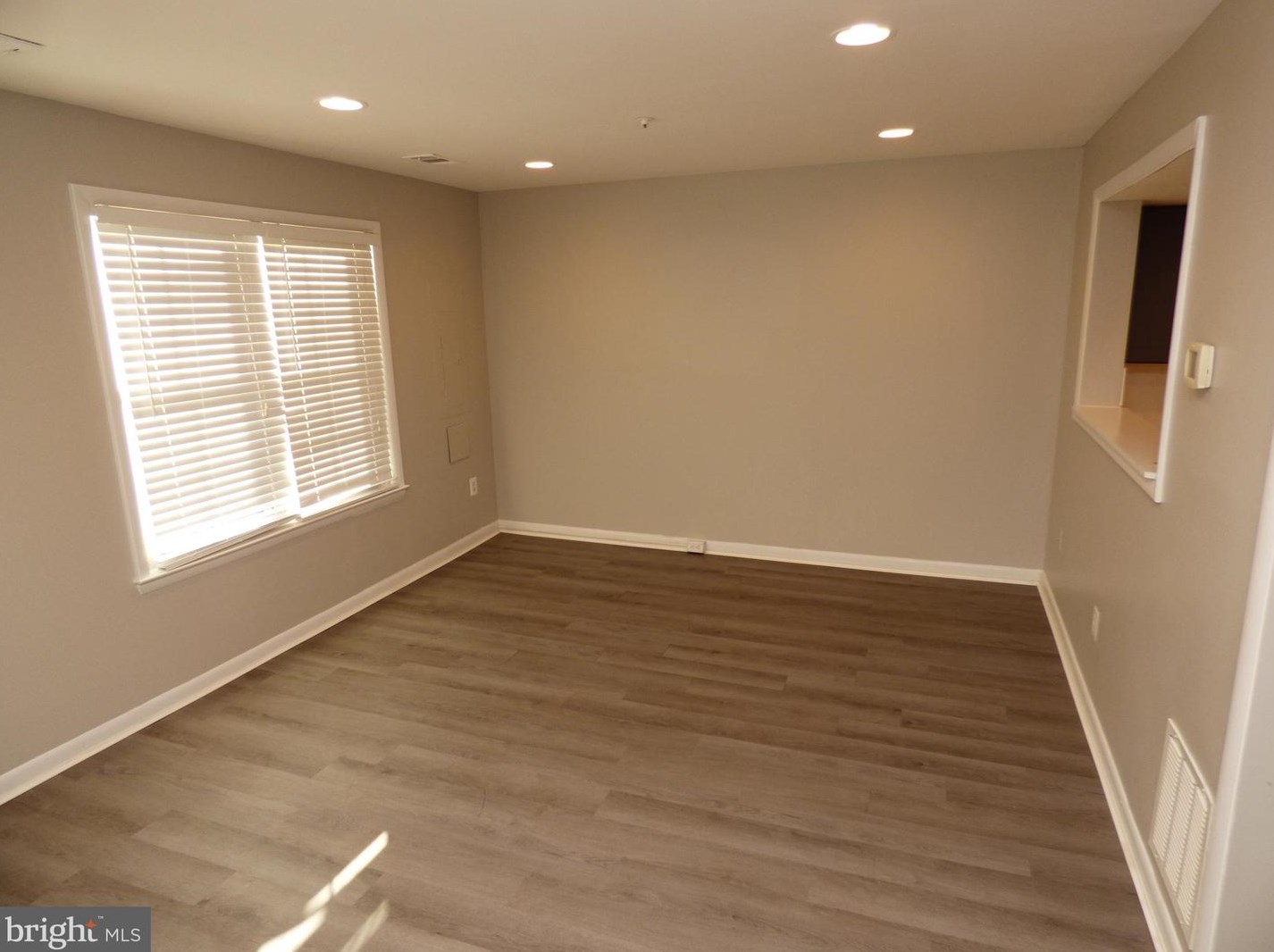 18024 Singing Pine Cir, Gaithersburg MD  20886-0451 exterior