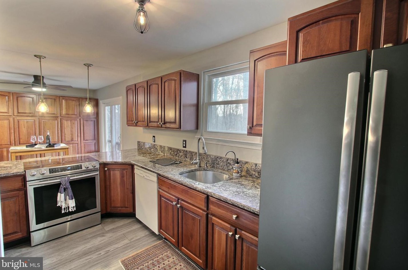 19505 Ridge Heights Dr, Gaithersburg MD  20879-1657 exterior
