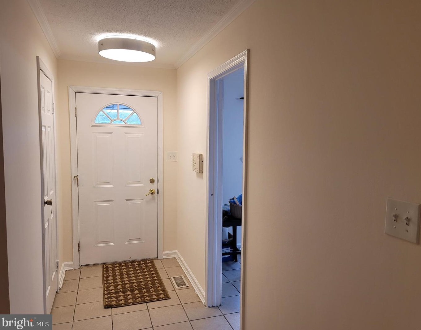 104 Middle Point Ct, Gaithersburg MD  20877-1837 exterior