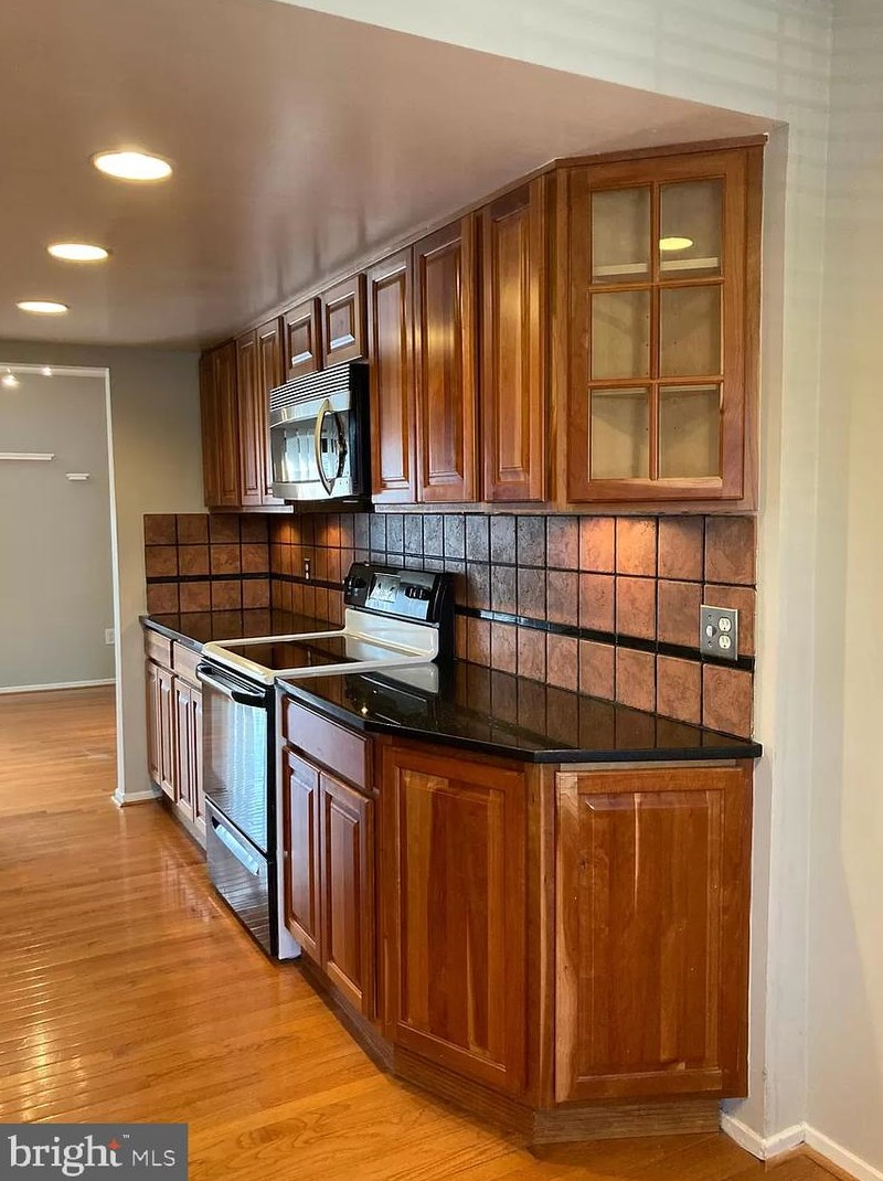 8278 Amity Cir, Gaithersburg MD  20877-1166 exterior