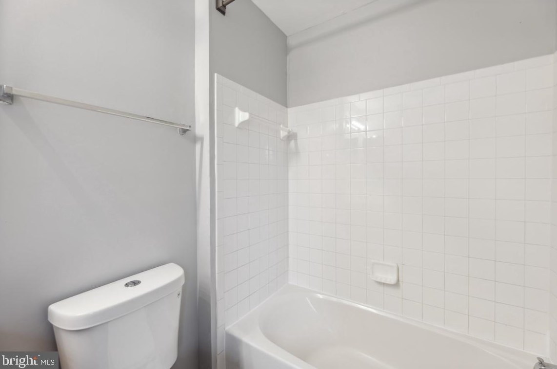 12016 Chestnut Glen Rd, Clarksburg MD  20871-4429 exterior