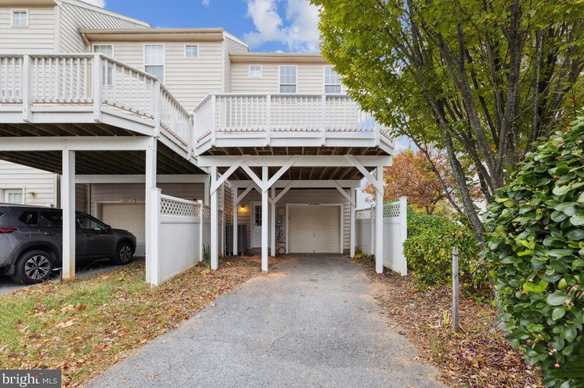 12016 Chestnut Glen Rd, Clarksburg MD  20871-4429 exterior