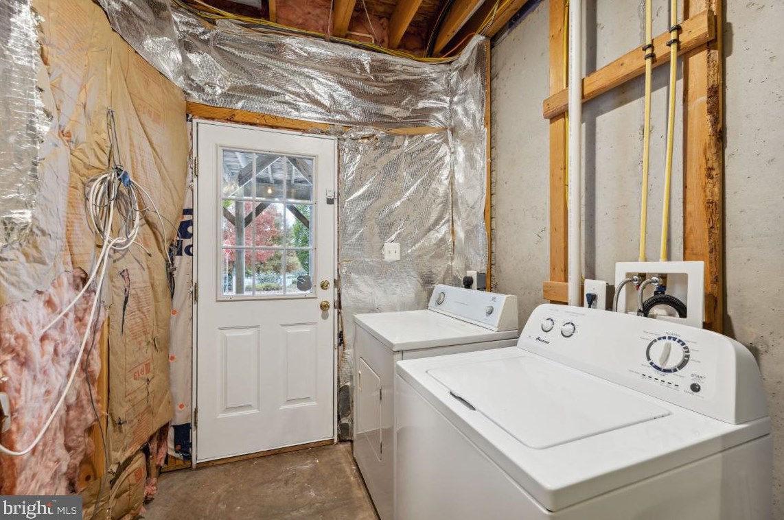 12016 Chestnut Glen Rd, Clarksburg MD  20871-4429 exterior