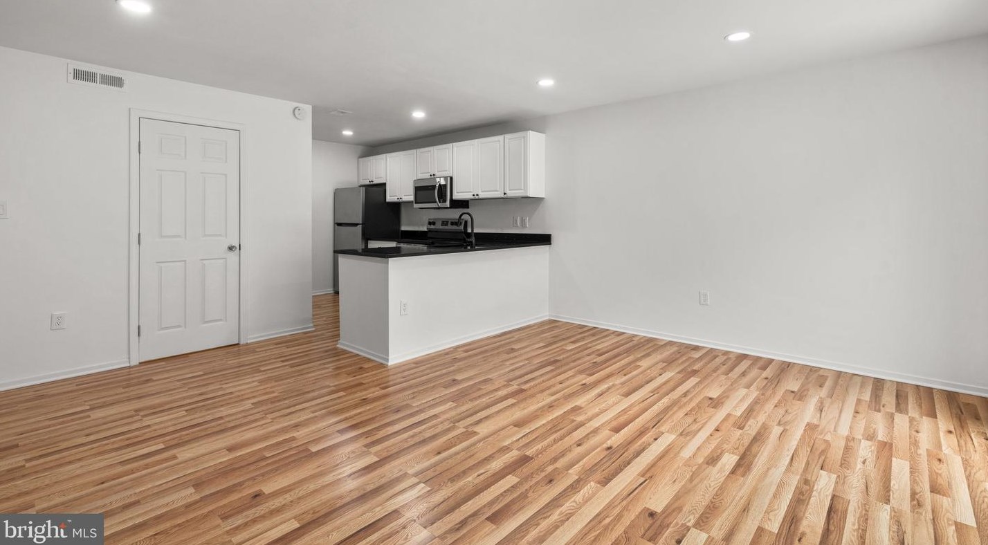 9950 Forest View Pl, Gaithersburg MD  20886-1106 exterior