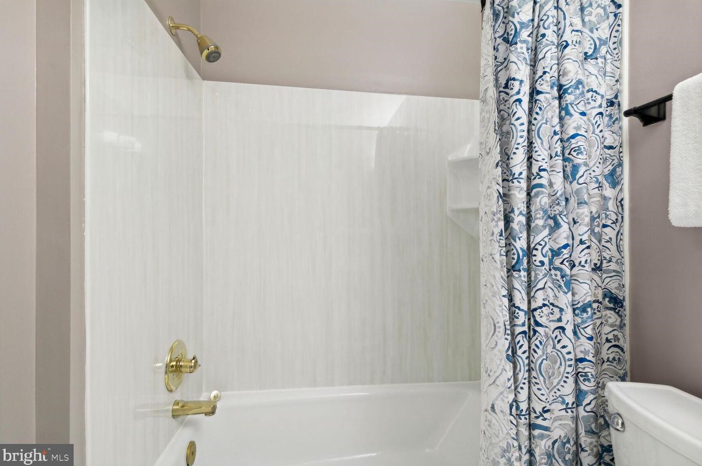 209 Longdraft Rd, Gaithersburg MD  20878-1033 exterior