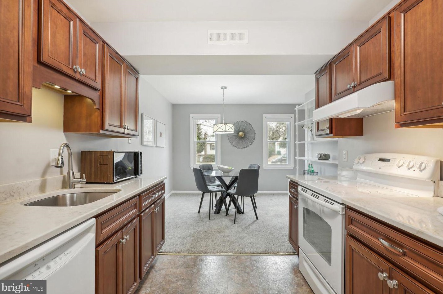 209 Longdraft Rd, Gaithersburg MD  20878-1033 exterior