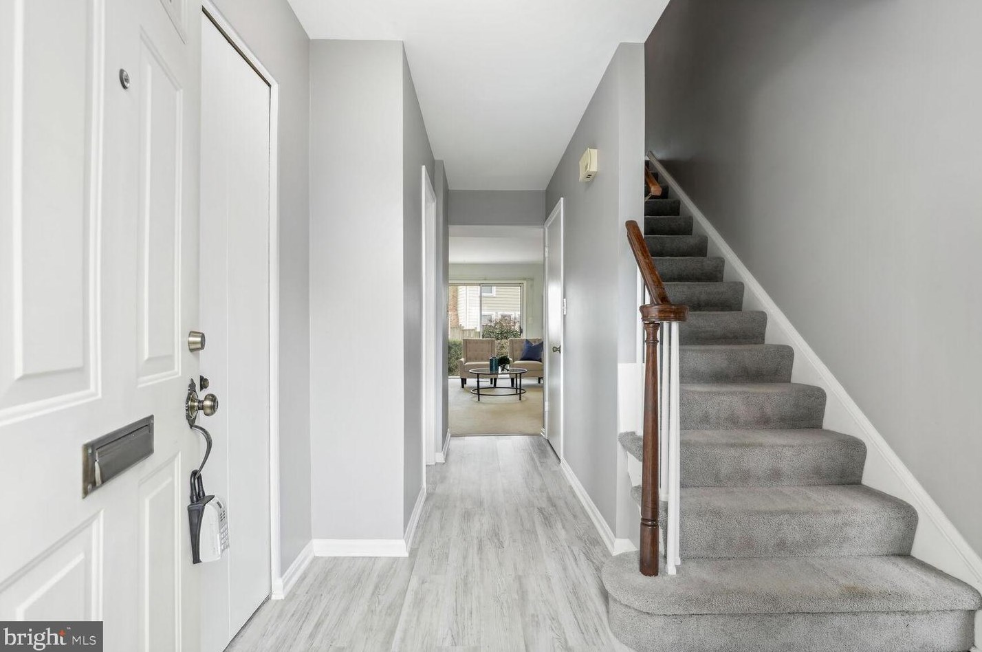 209 Longdraft Rd, Gaithersburg MD  20878-1033 exterior