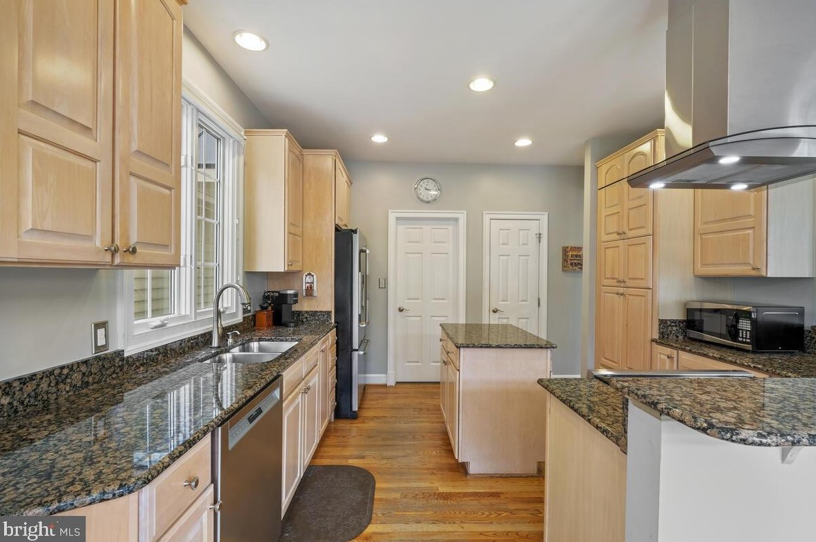 135 Treehaven St, Gaithersburg MD  20878-5748 exterior
