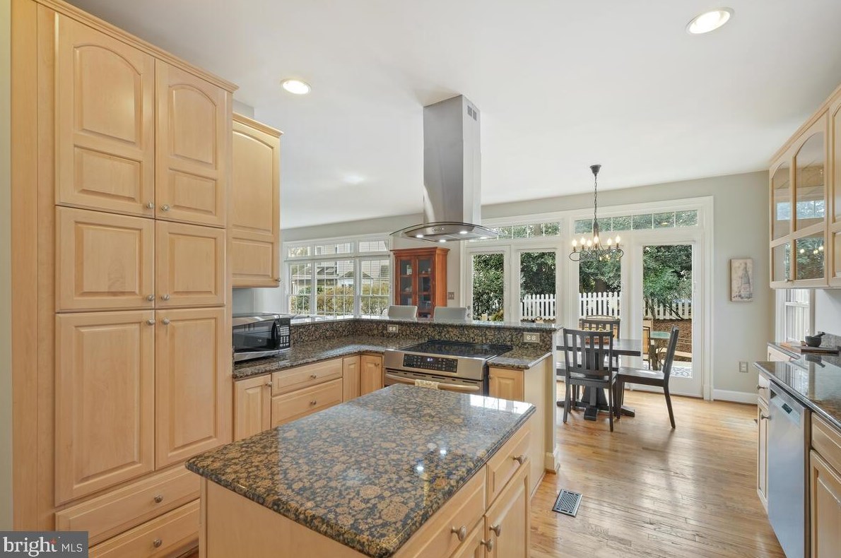 135 Treehaven St, Gaithersburg MD  20878-5748 exterior