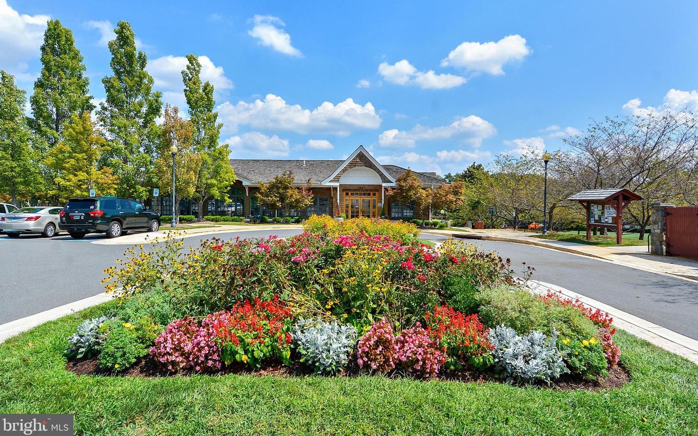 135 Treehaven St, Gaithersburg MD  20878-5748 exterior