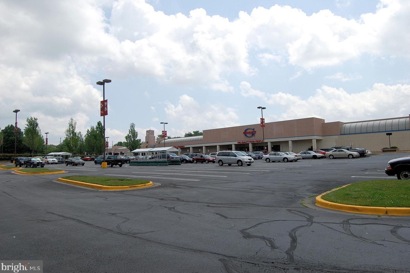 18316 Streamside Dr, Gaithersburg MD  20879-5221 exterior