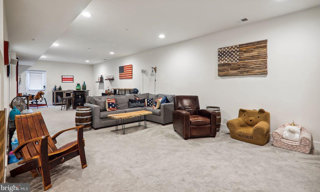 18613 Strawberry Knoll Rd, Gaithersburg MD  20879 exterior