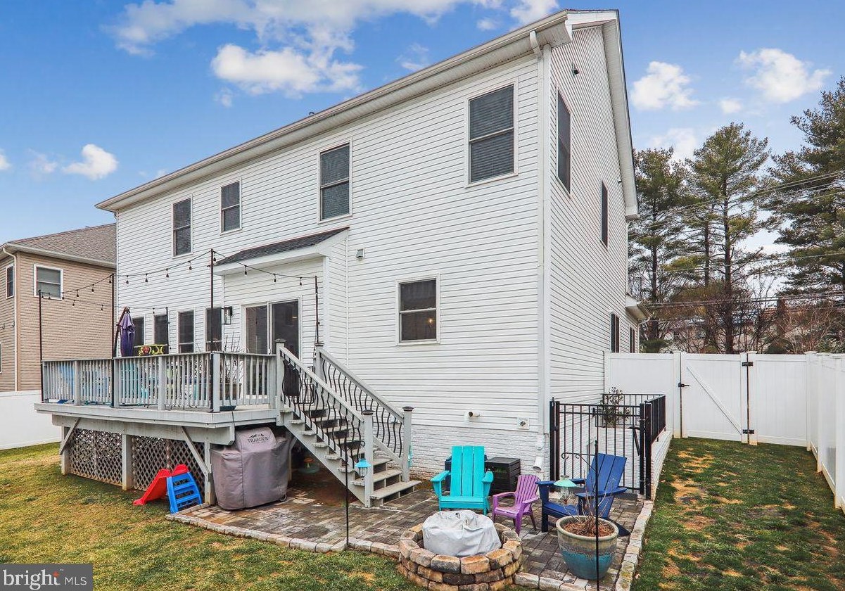 18613 Strawberry Knoll Rd, Gaithersburg MD  20879 exterior