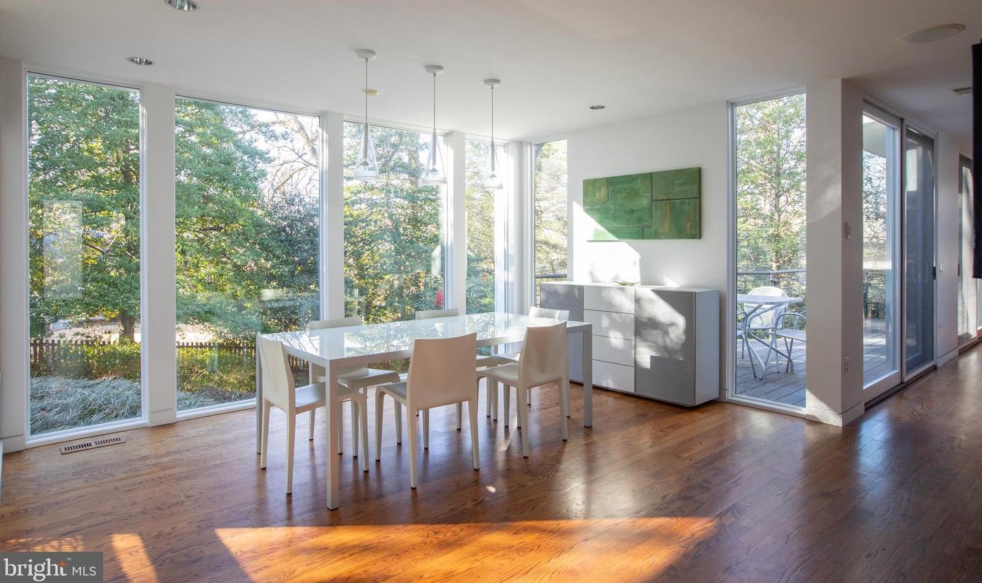 4814 Essex Ave, Bethesda MD  20815-5548 exterior