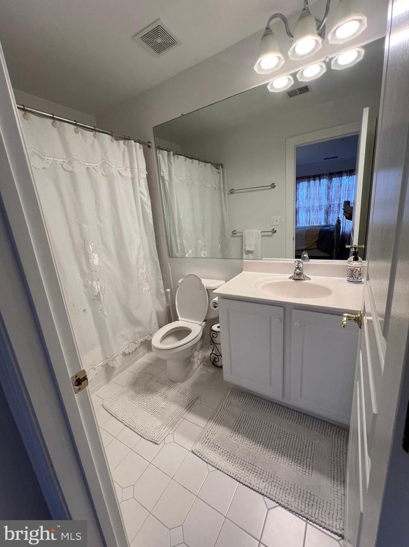 200 Long Trail Ln, Rockville MD 20850-7771 exterior