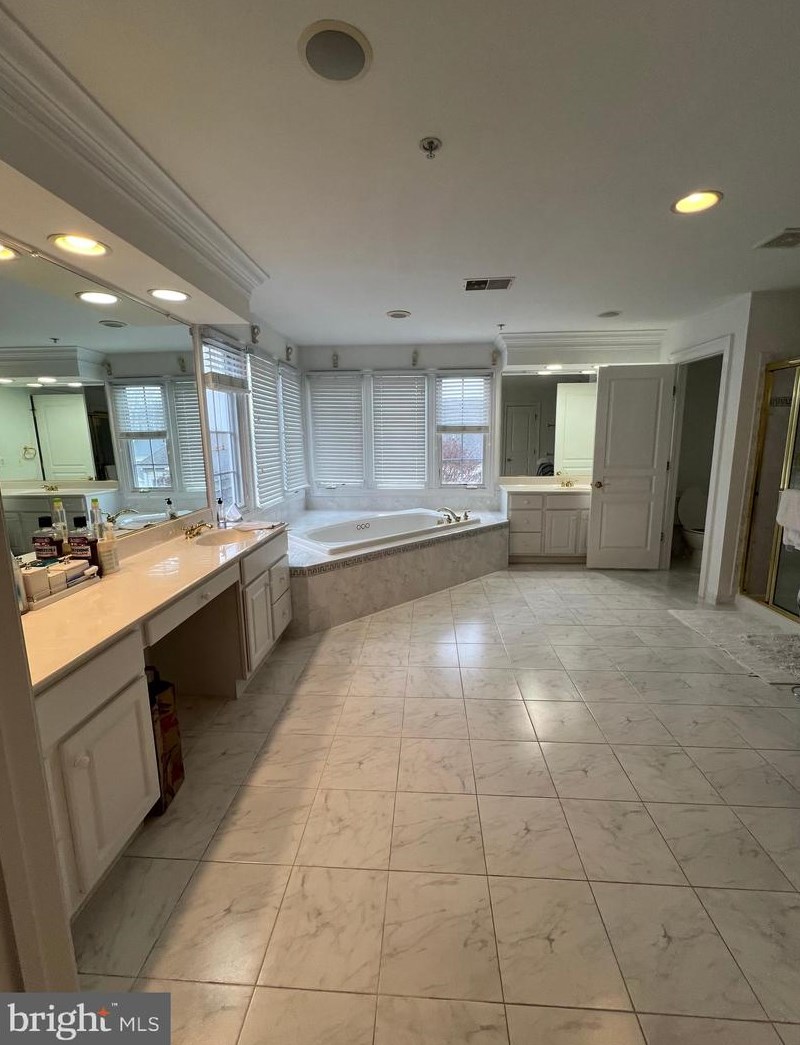 200 Long Trail Ln, Rockville MD 20850-7771 exterior