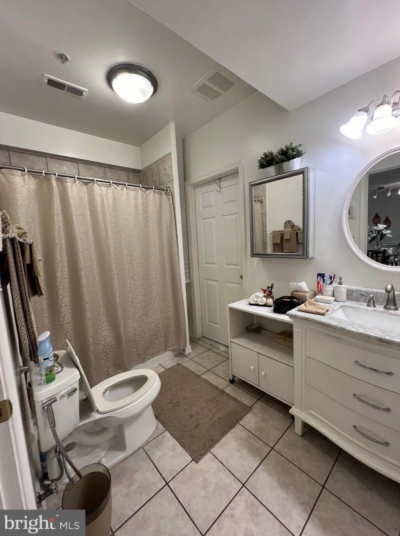 200 Long Trail Ln, Rockville MD 20850-7771 exterior