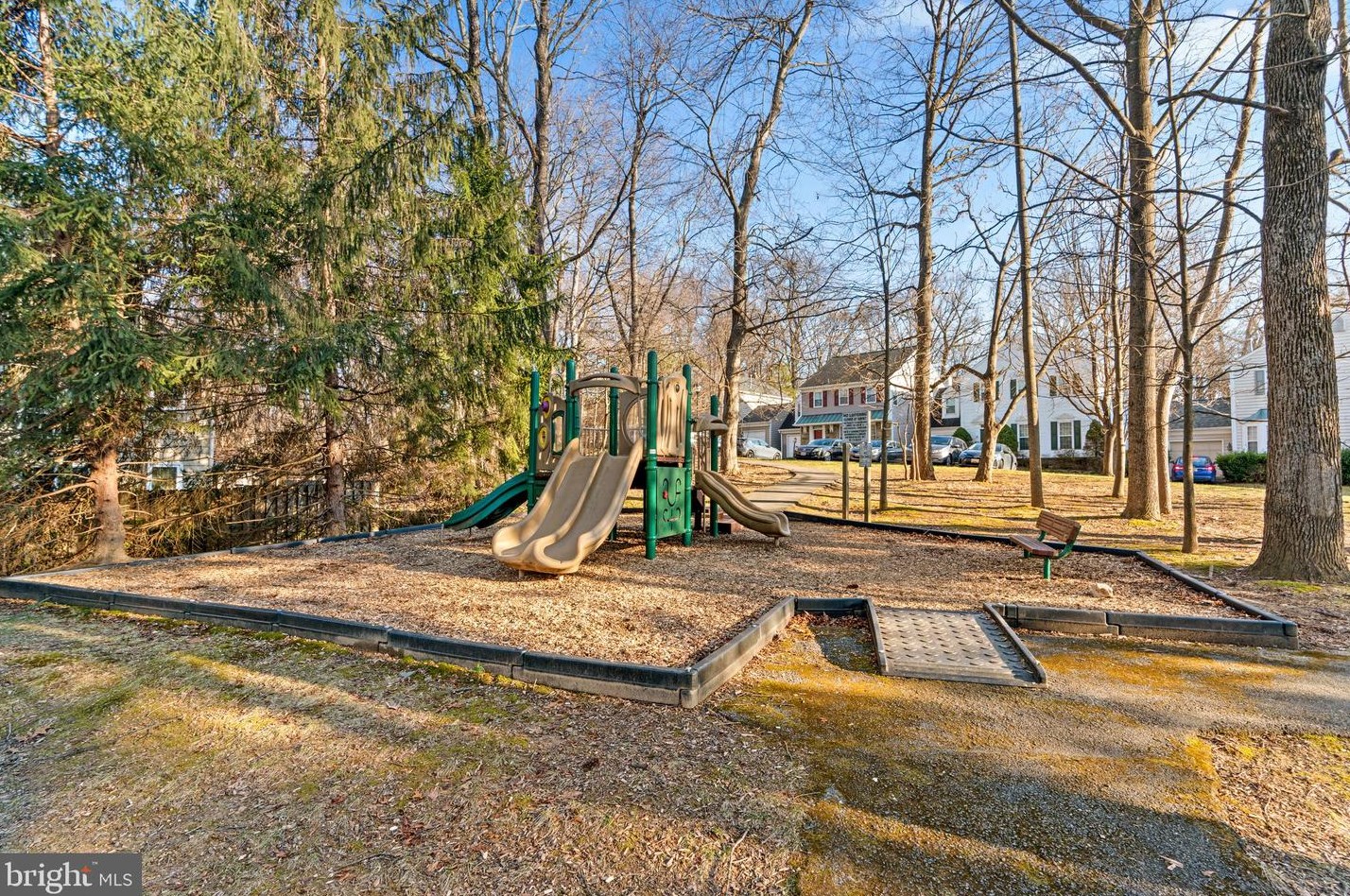 8628 Fountain Valley Dr, Gaithersburg MD  20886-5673 exterior