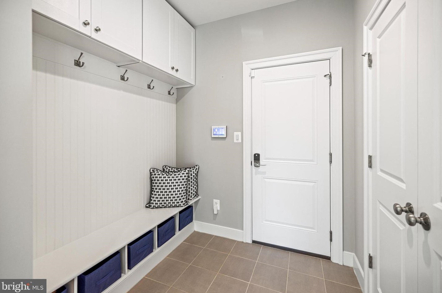 5816 Kingswood Rd, Bethesda MD 20814-1822 exterior