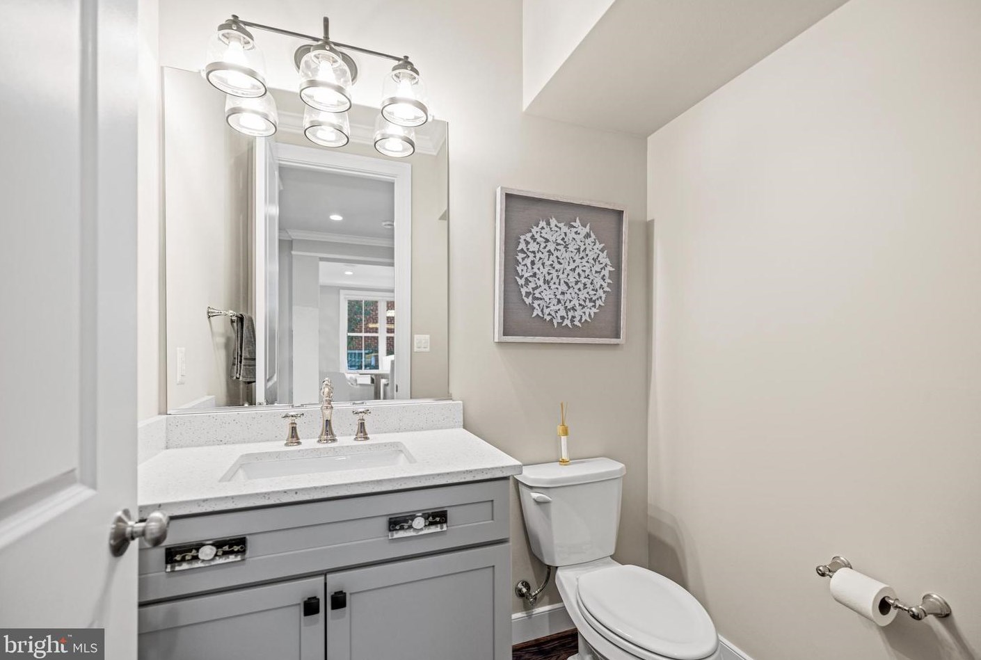 5816 Kingswood Rd, Bethesda MD 20814-1822 exterior